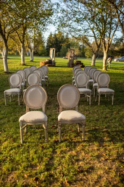 stolice za vjenčanje